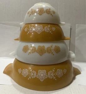 VINTAGE PYREX PATTERN SET OF 4 BUTTERFLY GOLD YELLOW & WHITE NESTING BOWLS - Picture 1 of 8
