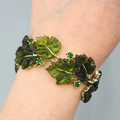 Brazalete de eslabones tono dorado hoja de arce termoestable verde dos tonos firmado por Lisner 7,5" Foto 1 de 4