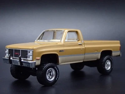 1986 86 GMC Sierra Pick-Up Camion Squarebody 1/64 Diorama Scala Modellino Auto - Immagine 1 di 4