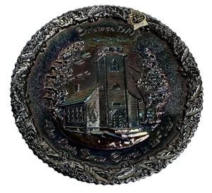Fenton 1970 Carnival Glas Weihnachtsteller Nr. 1 kleine braune Kirche 8" - Bild 1 von 5
