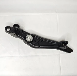 Plaque support repose pied droit d'origine Ducati Hypermotard 939 821 82412101CA - Photo 1/4