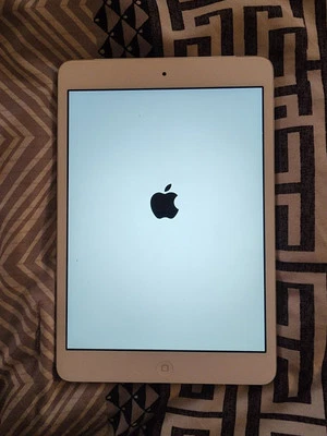 UNLOCKED APPLE iPAD MINI 2 A1490 WI-FI + CELLULAR 16GB 7.9 IN SILVER - Image 1 of 4