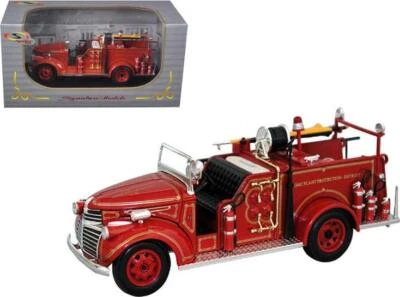 1941 GMC Fire Engine Truck Red 1/32 Diecast Model by Signature Models - Image 1 of 2