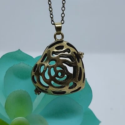 Aromatherapy Essential Oil Diffuser Heart Locket Pendant Necklace Brass Gold - Image 1 of 4