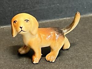 Petite figurine / miniature vintage canine. Fabriqué à Hong Kong. 1 pouce de haut.