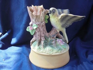 Shafford Japan Meadowlark Spieluhr Figur mit Schiebe EIN/AUS Schalter - Bild 1 von 6