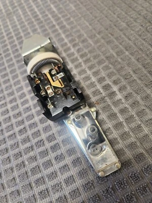 NOS FoMoCo D2VB-11654-AA 1972 Lincoln Continental Vacuum Headlight Switch Ford Foto 1 de 2