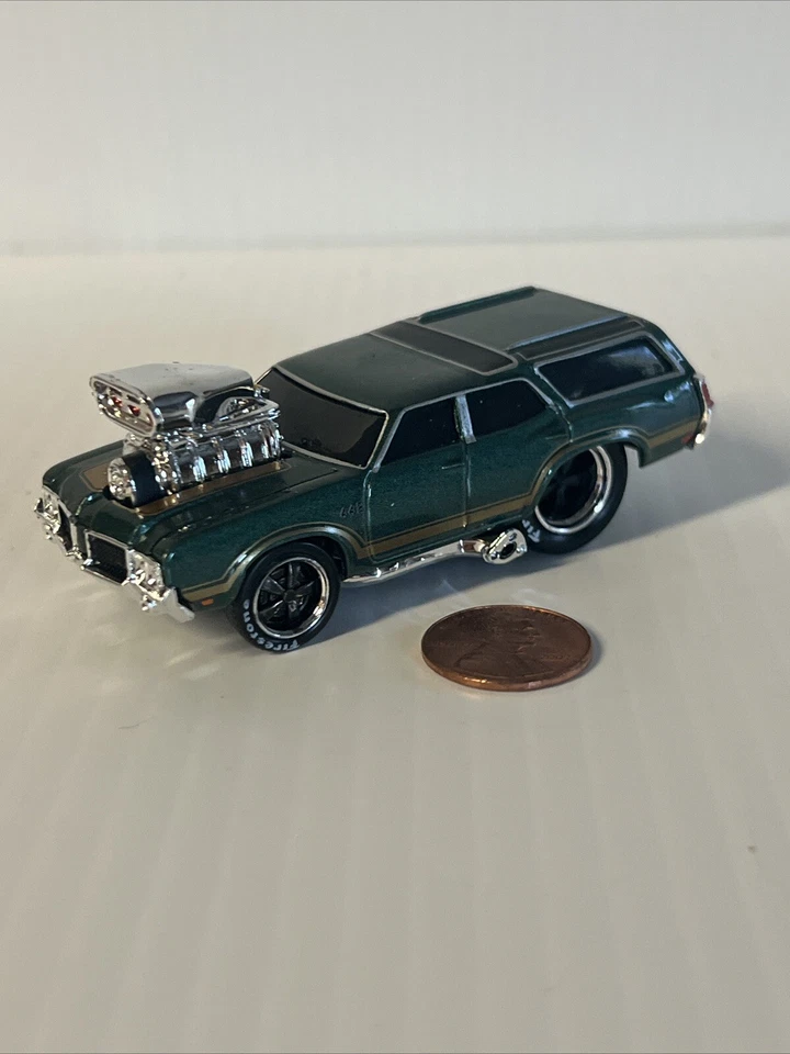 loose 1/64 scale diecast cars trucks - Image 1 of 1