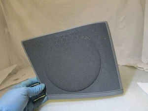 Porsche Cayenne S Mk1 955 right front door card speaker grille mesh 7L5867158 - Picture 1 of 6