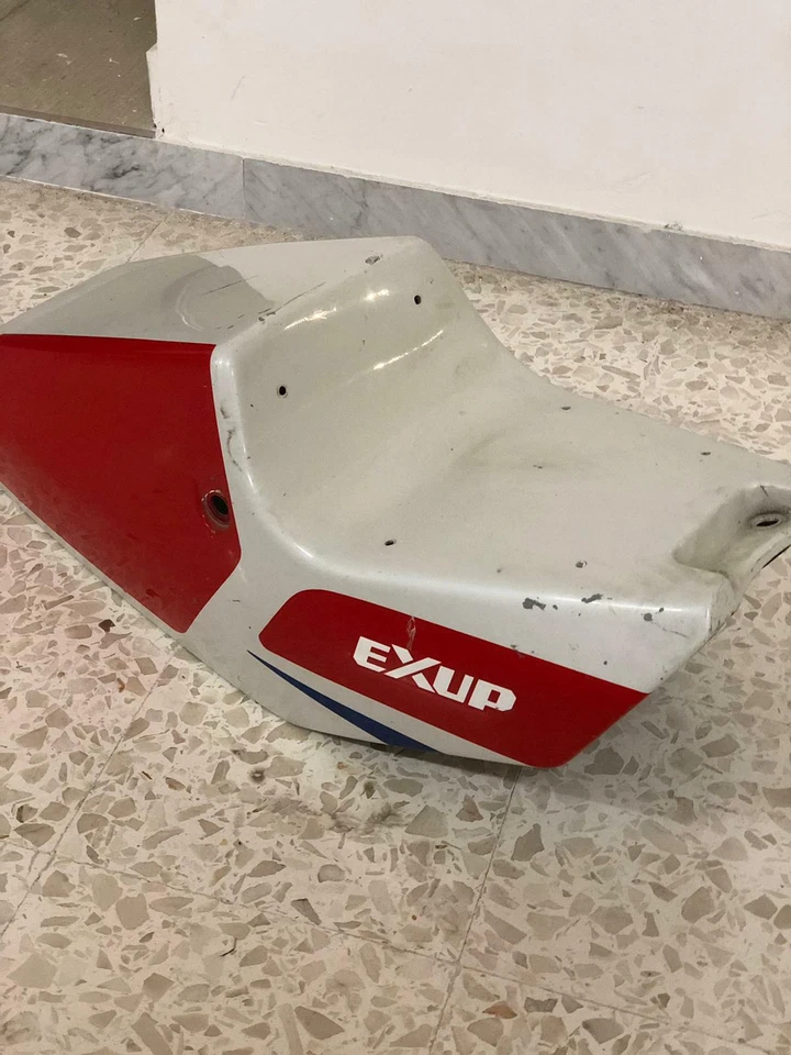 Codone Yamaha Fzr 750 R OW01 da riverniciare  - Imagem 1 de 4