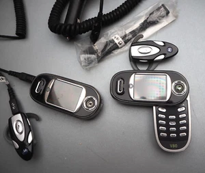 MOTOROLA V80 - 2 smartphones et accessoires - Afbeelding 1 van 5