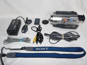 Videocamera Sony CCD-TRV608 HI8 8mm Video8 lettore videoregistratore trasferimento video - Foto 1 di 6
