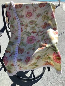 Exquisite Floral Fleece Throw Blanket Handmade with Crochet Edge - Picture 1 of 8