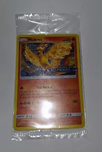 Moltres - 19/181 Team Up Stamped Promo Karte (Pokemon) Neu/Sealed - Bild 1 von 2