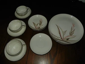 VINTAGE WINFIELD WARE HANDCRAFTED CHINA (SANTA MONICA, CAL) - Picture 1 of 3