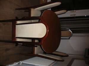 oval extendable dining table and 6 chairs