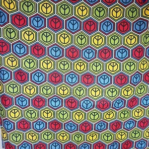Richloom Peace Signs Hexagons 4 yds Screenprint Design Cotton Fabric 2010 Bold - Picture 1 of 4