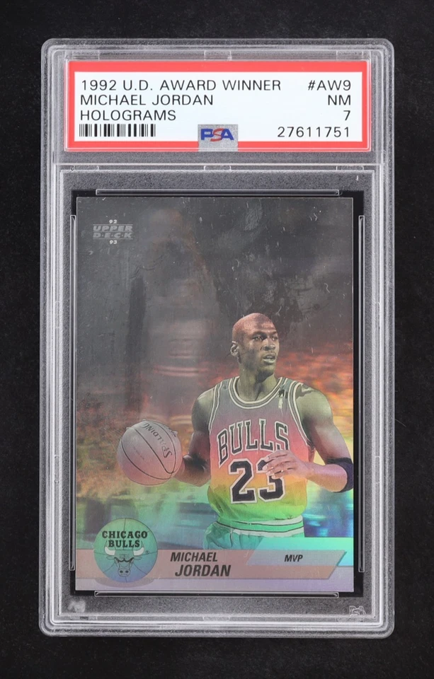 [PSA 7] 1992 ВЕРХНЯЯ ПАЛУБА НАГРАДА ПОБЕДИТЕЛЬ ГОЛОГРАММА #AW9 MICHAEL JORDAN 🏀 РЕДКАЯ 🏀 - Изображение 1 из 2