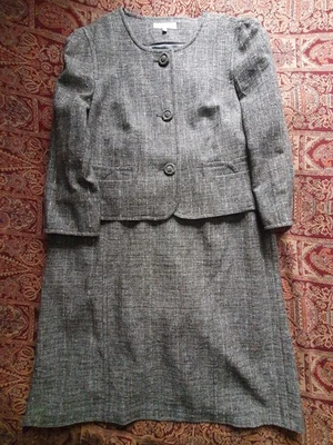 Beautiful LAURA ASHLEY Beige/Grey/Mink Fine Tweed Skirt Suit, Size 18. - Image 1 of 4