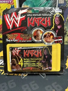 Juego de 4 medallones de metal coleccionables vintage 1999 WWF WWE Katch monedas Irwin Toys - Imagen 1 de 3