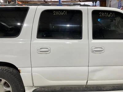 2000 - 06 GMC Yukon XL1500 Pass RH Right Summit White-50U Rear Power Door Shell - Image 1 of 4