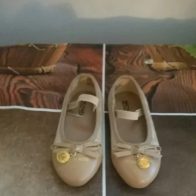 Zapatos planos Michael Kors para niños pequeños talla 7 Foto 1 de 4