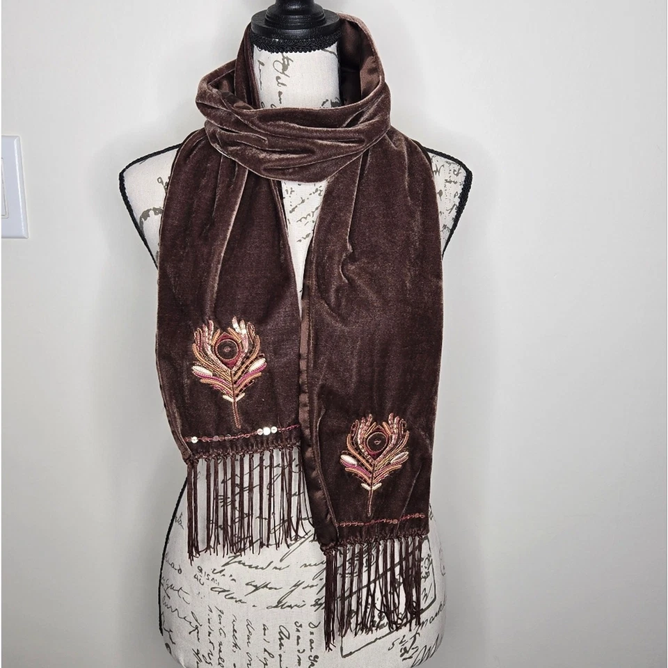 ANTIGUA BUFANDA AZUL MARINO Marrón con Detalles Bordados de Pluma de Pavo Real y Flecos Foto 1 de 4