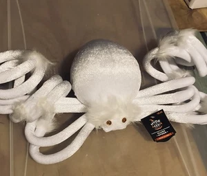 20" Plush White Spider Halloween Decorative - Hyde & EEK Glows in the Dark-NWT - Picture 1 of 3