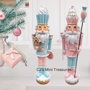 Rosa & Blau Weihnachten Pastell Cupcake Lebkuchen Nussknacker 16 Zoll 2er Set Neu - Bild 1 von 16