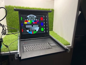 Avocent ECS17KMM-201 TFT 17" 1U LCD Konsolenmonitor Rackhalterung mit KVM Switch ODER - Bild 1 von 15