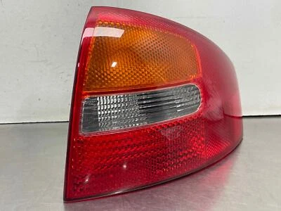 Luz trasera Audi A6 2003 pasajero derecho sedán cuarto montaje OEM 4B5945096C Foto 1 de 4