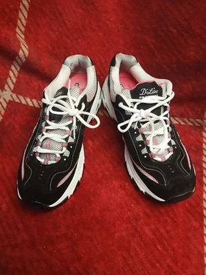 Espuma viscoelástica para mujer Skechers refrigerada por aire Foto 1 de 4