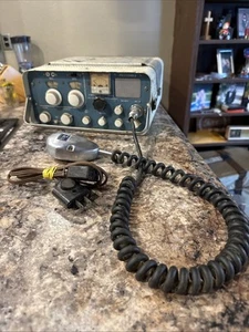 Ricetrasmettitore radioamatore Polytronics Poly-Comm 6 metri vintage NON TESTATO leggi ๐ - Foto 1 di 21