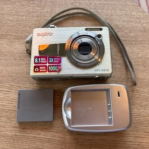 Sanyo VPC-E870 8.1MP Compact Digital Camera Green Battery & Charger *No leads* - Picture 1 of 11
