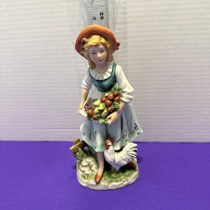 FIGURINA VINTAGE HOMCO RAGAZZA CON FRUTTA E POLLO/GALLO #8881 - Foto 1 di 11