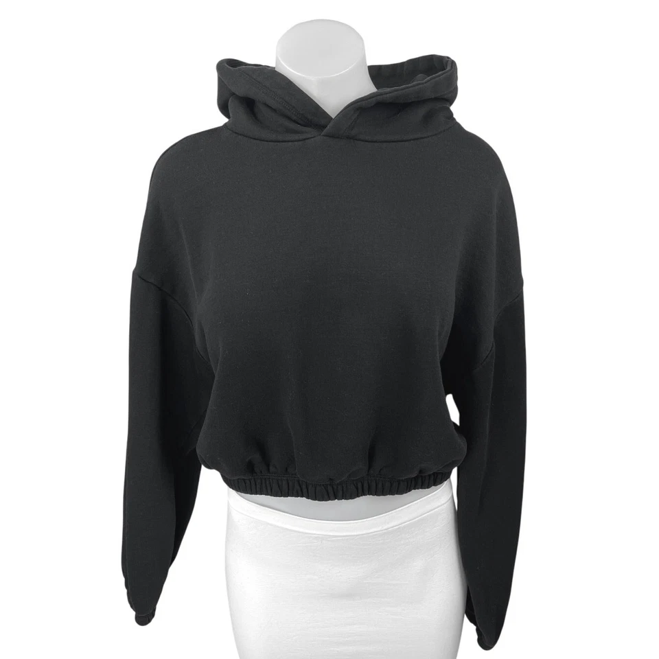 Acogedora sudadera con capucha recortada con capucha negra de manga larga talla L de Zara para mujer  Foto 1 de 3