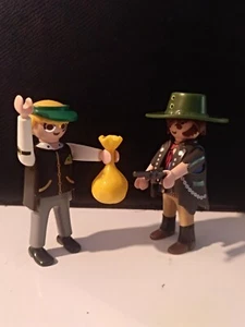 PLAYMOBIL FORASTERO ATRACANDO A BANQUERO 19/3/19 - Imagen 1 de 1