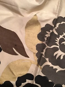 100% SILK WITH GOLD BLACK FLOWER PRINT SMOOTH REMNANT 86 CM X 50 CMS. ONE ONLY! - Picture 1 of 5