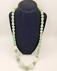 Collar de Cuentas Acrílicas Avon 1988 Ráfaga de Primavera Manzana Jade Verde Largo 29" De Colección - Imagen 1 de 24