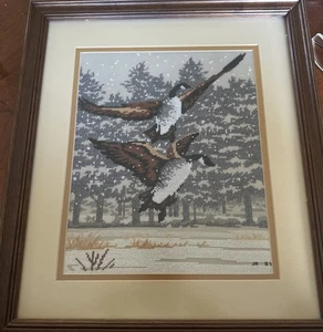 Punta de aguja acabada "Canadá Geese" 1981 de colección por Horizons, enmarcada bajo vidrio - Imagen 1 de 7