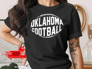 Camiseta de Fútbol Oklahoma Colores Cómodos Diseño Retro Unisex Camisa Negra - Imagen 1 de 10