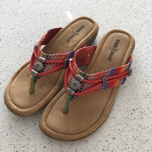 minnetonka sandals clearance