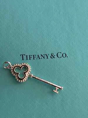 Nuevo Tiffany & Co. Colgante Llave Trifolio Esmalte Negro Cuentas Plata Dije Foto 1 de 4