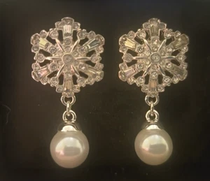 Vintage AVON Striking Faux Pearl Dangle Snowflake Earrings - Picture 1 of 5