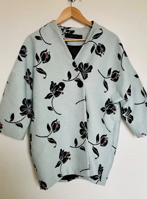 Abrigo kimono jacquard azul de gran tamaño con estampado floral de Zara para mujer Foto 1 de 4