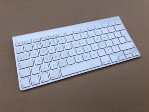 Original Apple Wireless Magic Keyboard 1 (A1314) - Weiß/Silber - QWERTY BRITISH - Bild 1 von 5