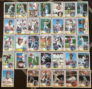 Set squadra Topps Cincinnati Reds 1983 con 34 carte scambiate come nuove o migliori - Foto 1 di 1
