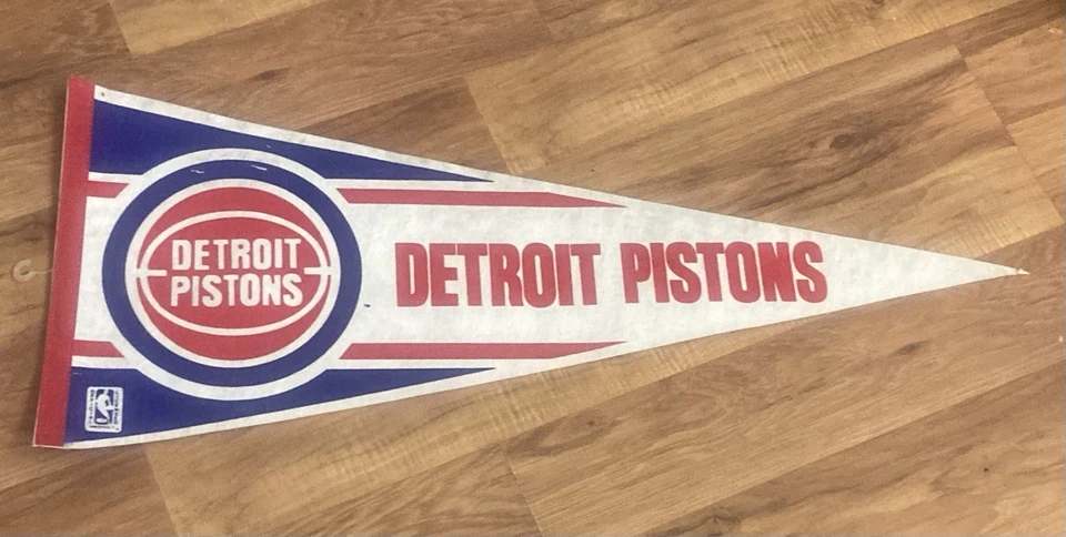 Banderín Detroit Pistons NBA color blanco con rojo y azul 30x12 pulgadas ¡Excelente estado! Foto 1 de 1