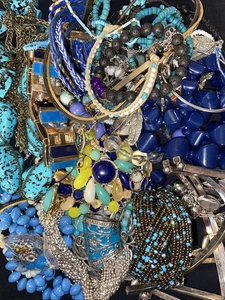 2 Lb BOHO Junk Jewelry Lot - Vintage- Mod Wear, Parts, Repair - Picture 1 of 9