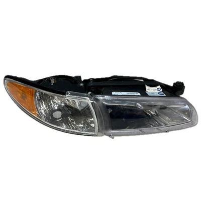 97-03 PONTIAC GRAND PRIX PASSENGER SIDE HEADLIGHT ASSEMBLY TYC - Image 1 of 4